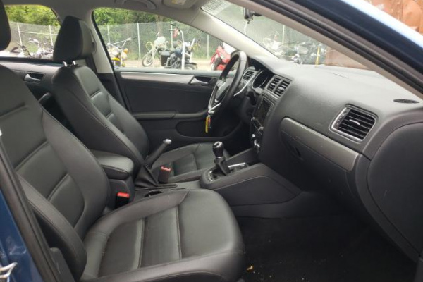 фото Volkswagen Jetta SE