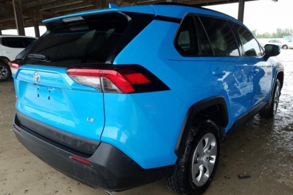 фото Toyota RAV4 LE