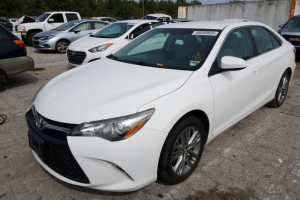 фото Toyota Camry LE