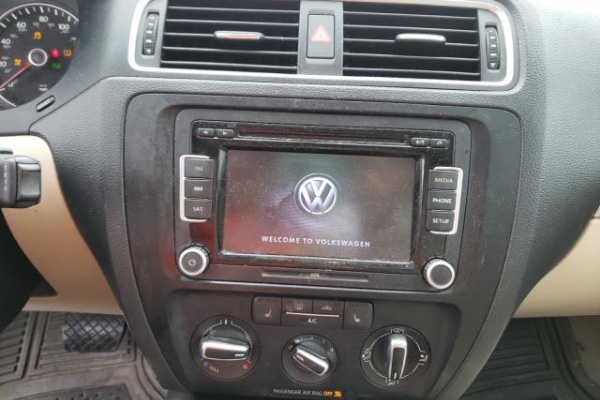 фото Volkswagen Jetta SE