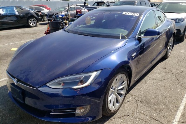фото Tesla MODEL S