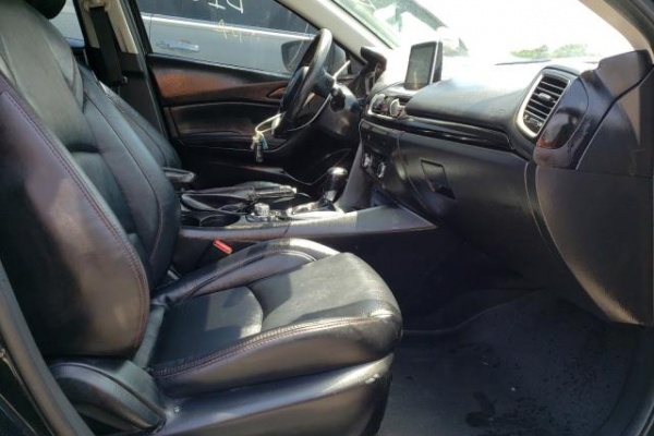 фото Mazda 3 GRAND TOURING