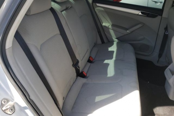 фото Volkswagen Passat S