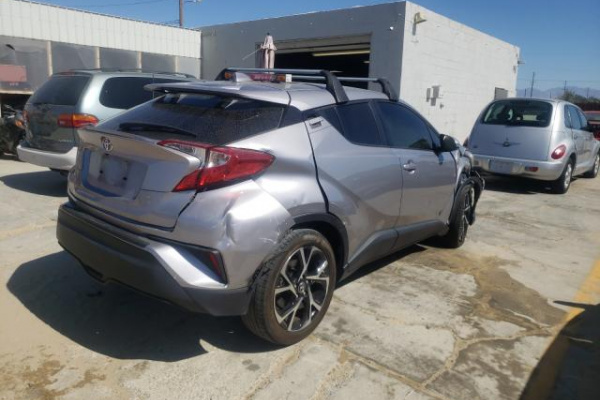 фото TOYOTA C-HR XLE