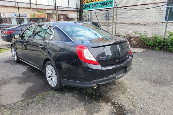 фото Lincoln MKS