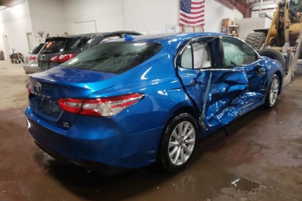 фото Toyota Camry LE