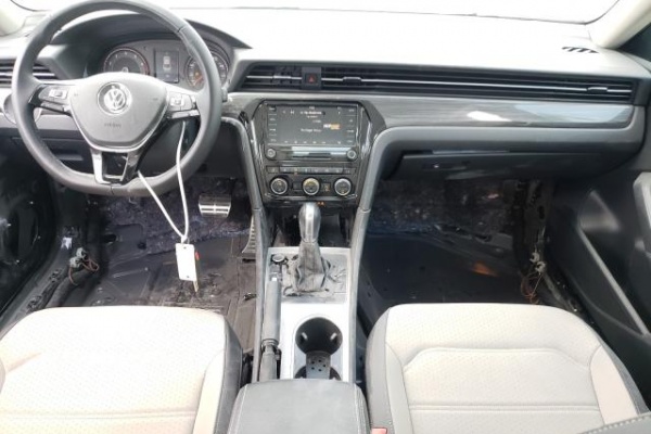 фото Volkswagen Passat R-LINE