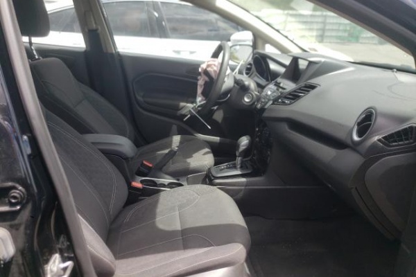 фото Ford Fiesta SE