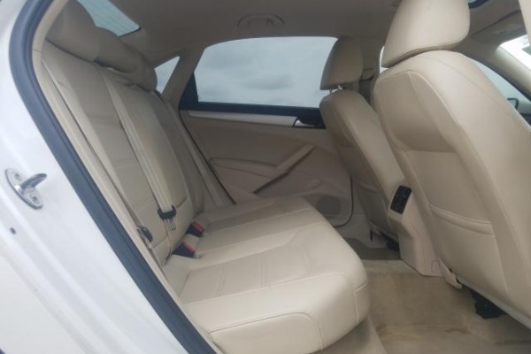 фото Volkswagen Passat SE