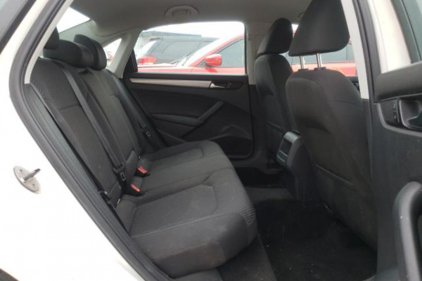 фото Volkswagen Passat S