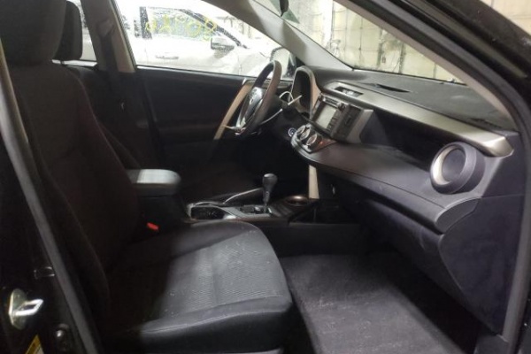 фото Toyota RAV4 LE