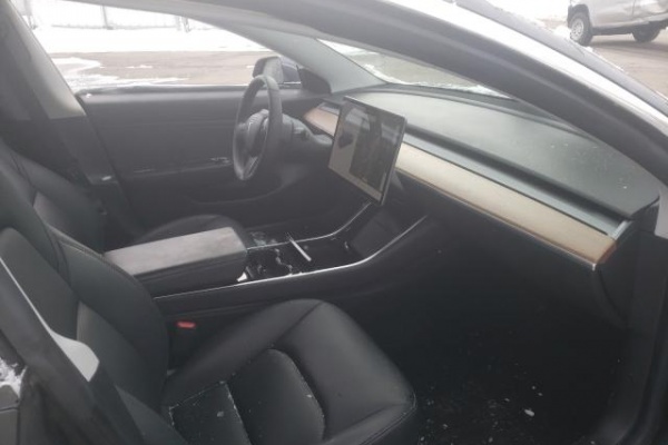 фото Tesla MODEL 3