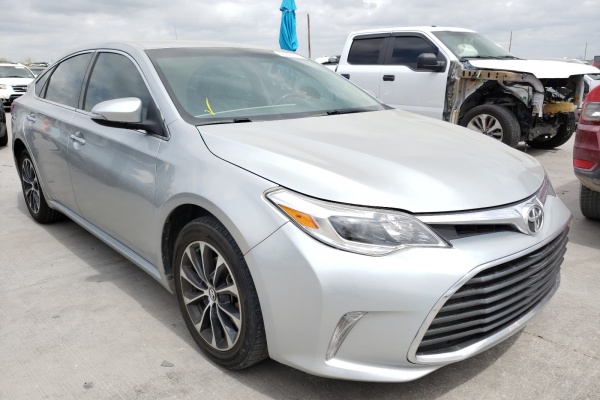 фото Toyota Avalon XLE
