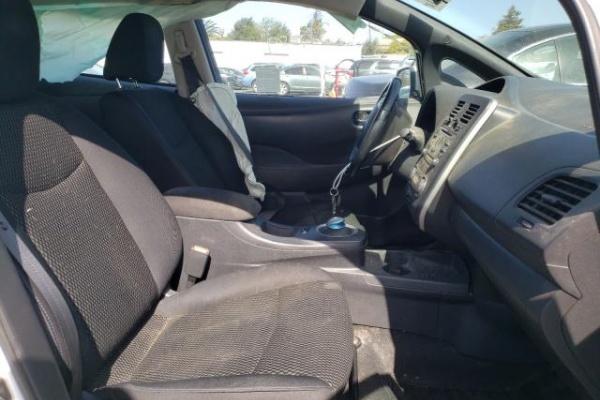 фото Nissan Leaf S