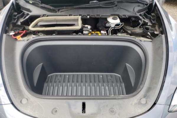 фото Tesla MODEL Y