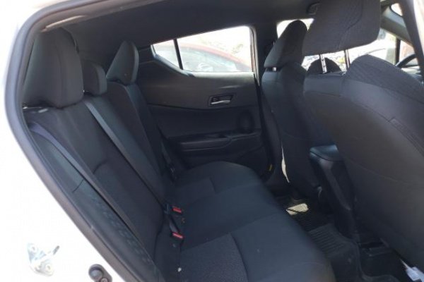 фото TOYOTA C-HR XLE