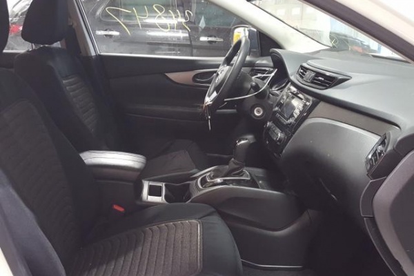 фото Nissan Rogue SPORT S