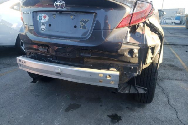 фото TOYOTA C-HR XLE