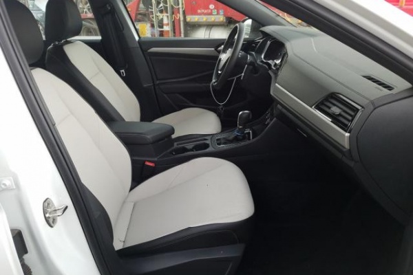 фото Volkswagen Jetta S