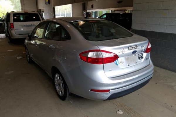 фото Ford Fiesta SE