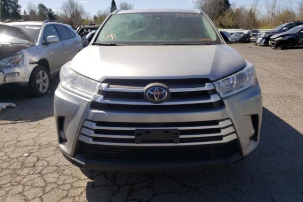 фото Toyota HIGHLANDER SE
