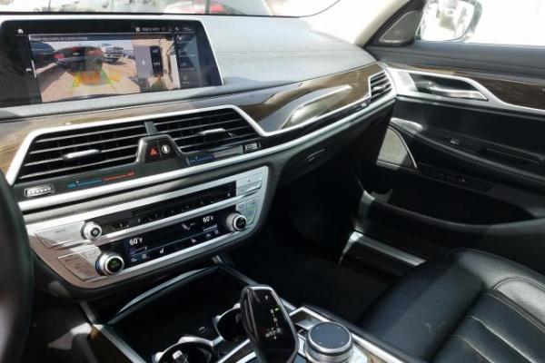 фото BMW 740 XI