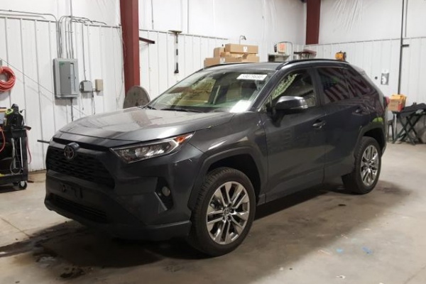 фото Toyota RAV4 XLE PREMIUM