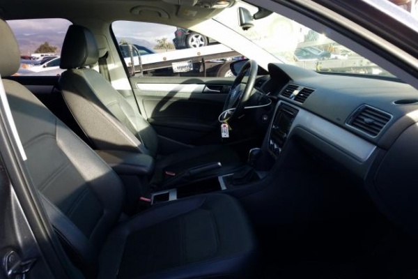 фото Volkswagen Passat SE