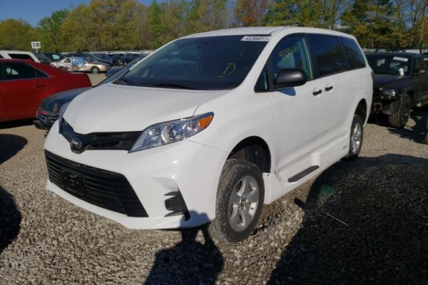 фото TOYOTA SIENNA