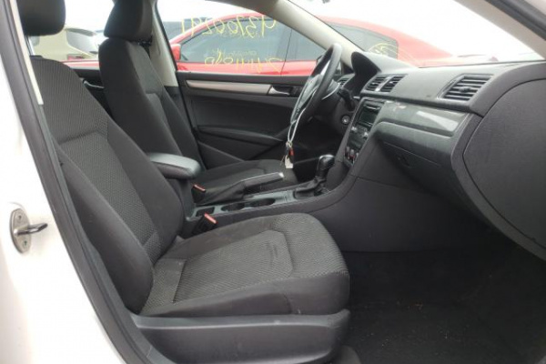 фото Volkswagen Passat S