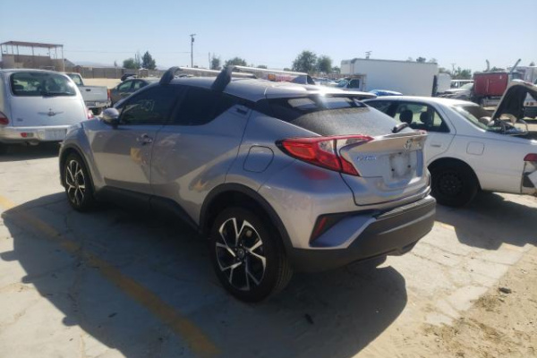 фото TOYOTA C-HR XLE