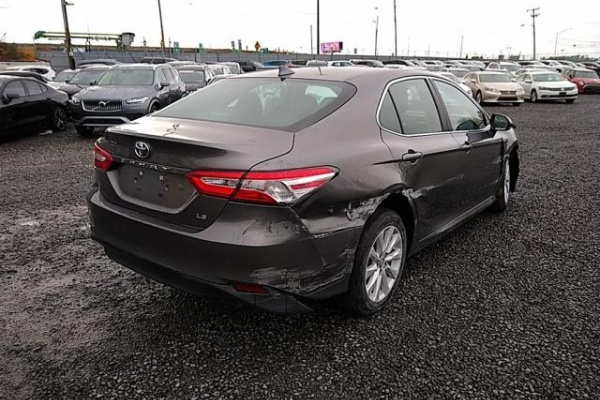 фото Toyota Camry LE