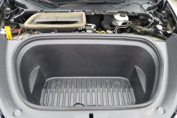 фото Tesla MODEL Y