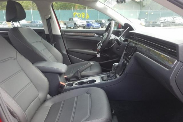 фото Volkswagen Passat R-LINE