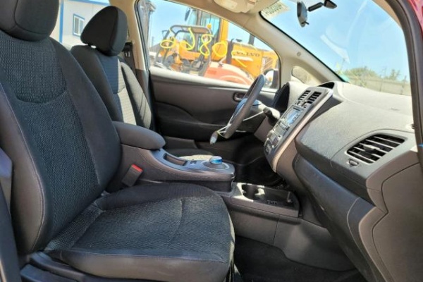 фото Nissan Leaf S