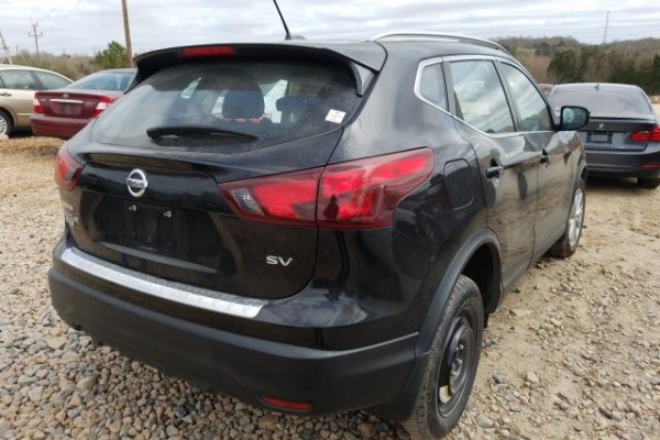 фото Nissan ROGUE SPORT S