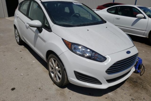 фото Ford Fiesta SE