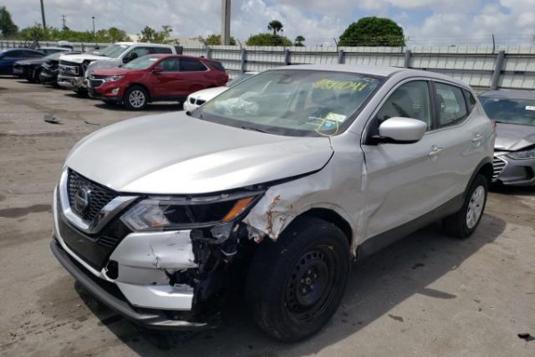 фото Nissan Rogue SPORT S