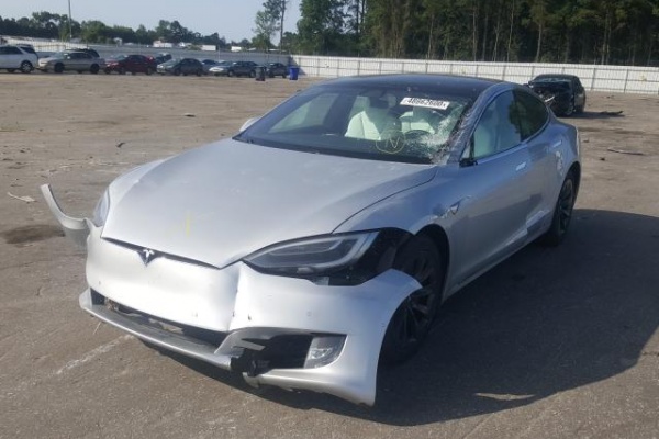 фото Tesla MODEL S