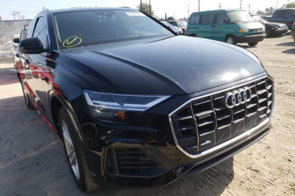 фото AUDI Q8 PREMIUM