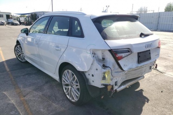 фото Audi A3 E-TRON Premium