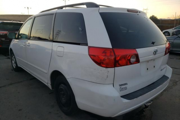 фото TOYOTA SIENNA