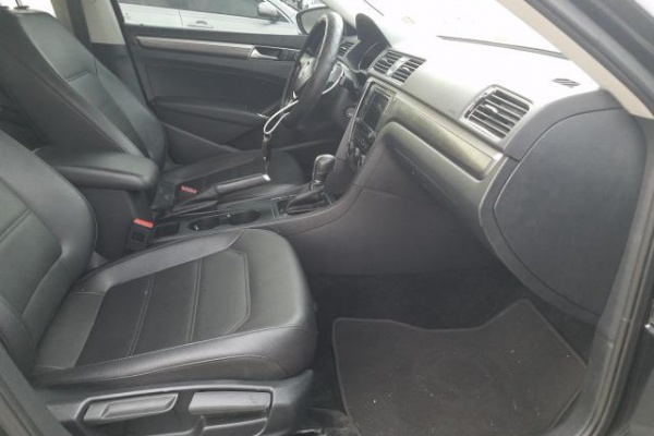 фото Volkswagen Passat R-LINE