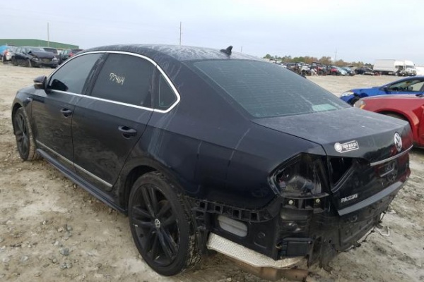 фото Volkswagen Passat R-LINE