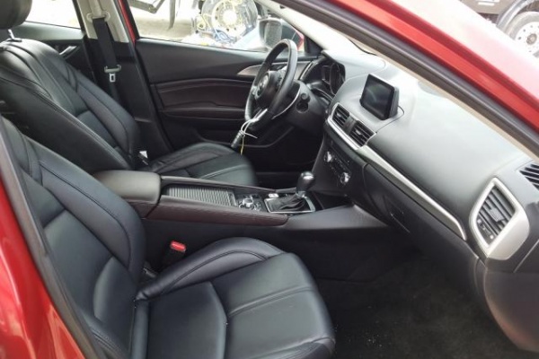 фото Mazda 3 TOURING