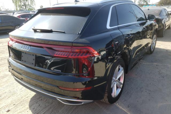 фото AUDI Q8 PREMIUM
