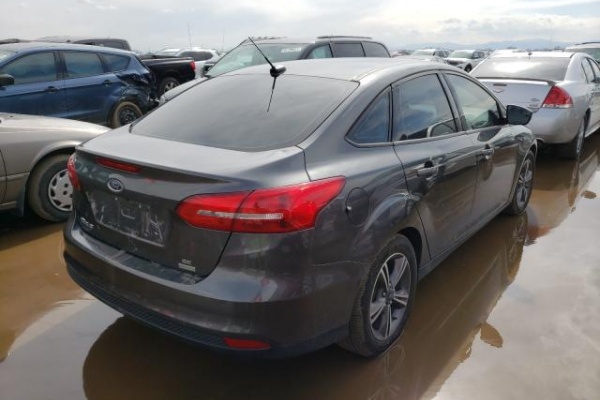 фото Ford Focus SE