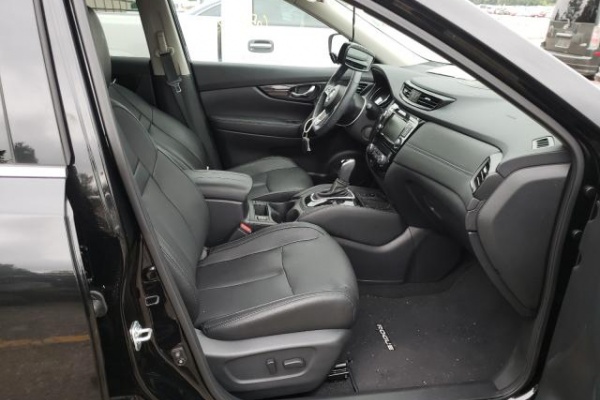 фото Nissan ROGUE S