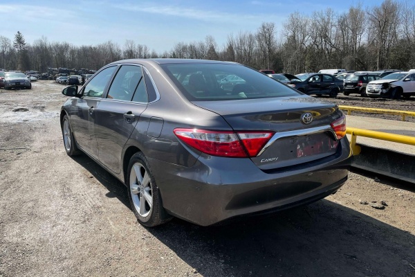 фото Toyota Camry LE