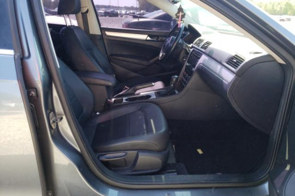 фото Volkswagen Passat SE